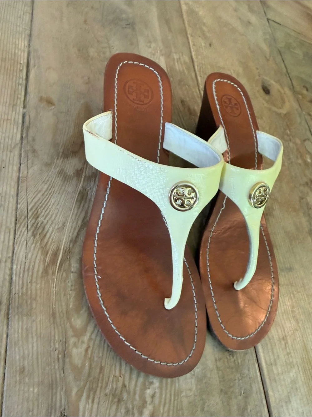 Tory Burch Pale Yellow Leather Thong Sandals with Gold Logo